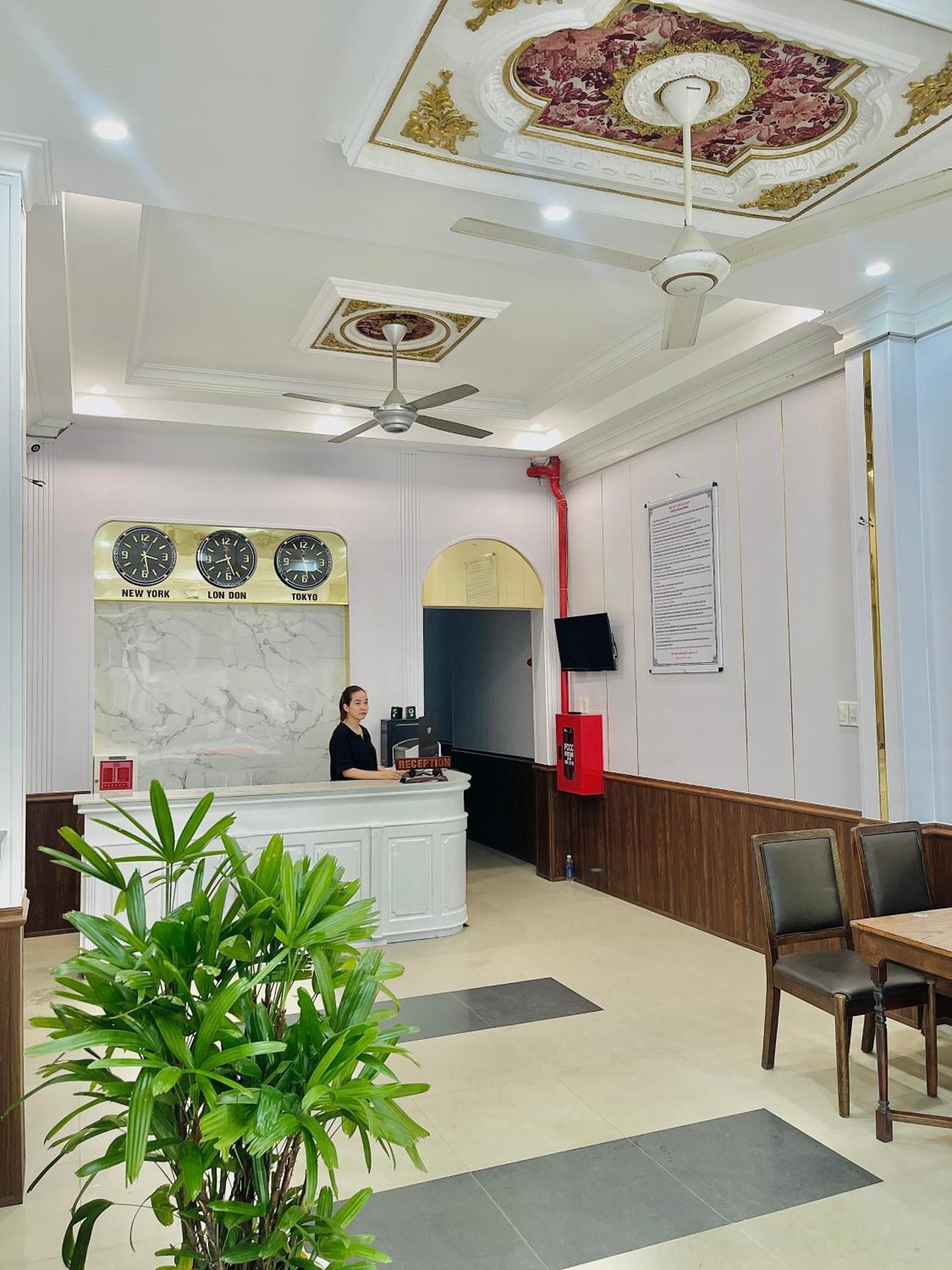 Amy Hotel Hue Exterior photo